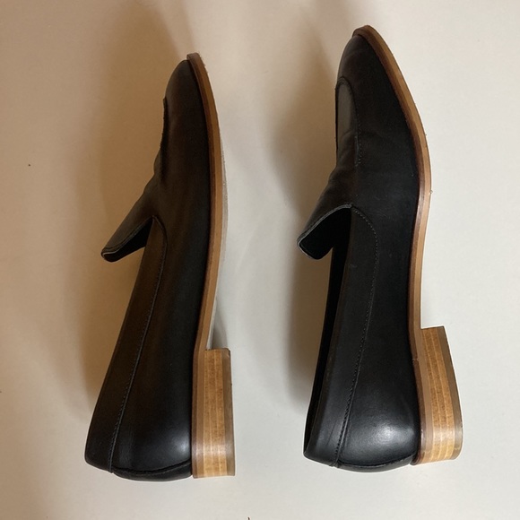 Worn a few times, but my feet are too wide for them. - Picture 2 of 3